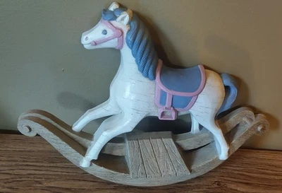 Decoración de pared vintage para guardería de bebé caballo mecedor madera años 80 hecha en EE. UU. Foto 1 de 4