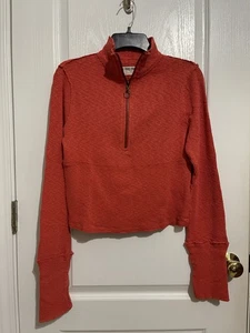 Neu mit Etikett Free People Midnight bauchfreies Stretch-Baumwolloberteil halber Reißverschluss in High Risk Rot Gr. M - Bild 1 von 8