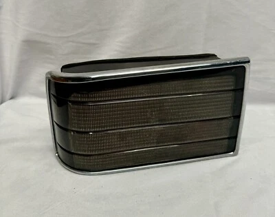 TWO Left and Right  1988  1994 Jaguar XJ40 XJ6 Vanden Plas XJ12 Tail Lig G3D Foto 1 de 4