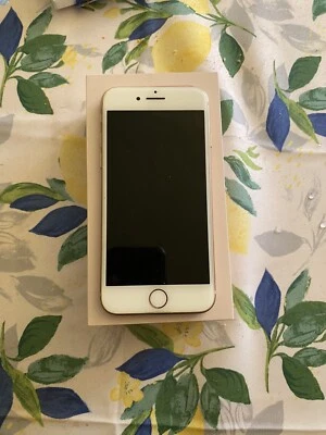 Apple iPhone 8 - 64GB - Oro - Immagine 1 di 4