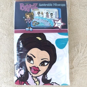 Funda de Almohada Bratz NUEVA Funda de Almohada de Algodón Reversible Estándar Muñecas Nueva en Paquete - Imagen 1 de 7