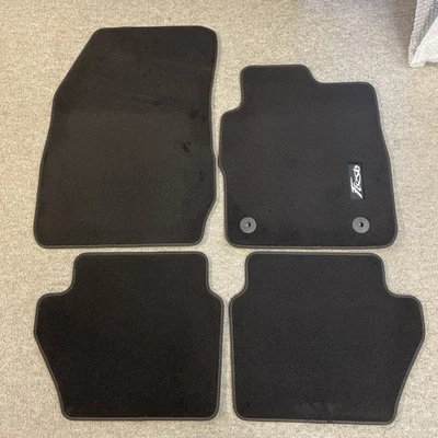JUEGO ALFOMBRILLAS TERCIOPELO FORD FIESTA MK7 ORIGINALES NUEVAS D1BB130D00GA3YYW Foto 1 de 4
