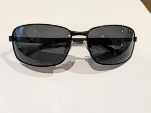 Neue Polaroid POLARIZED PLD 2045/S, 807M9 schwarz umwickeltes Metallgestell graue Gläser. - Bild 1 von 5