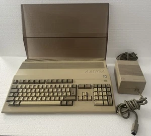 Commodore A500 mit Netzteil Und Dustscover - Bild 1 von 17