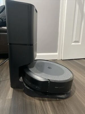 Roomba i3 - Image 1 of 4