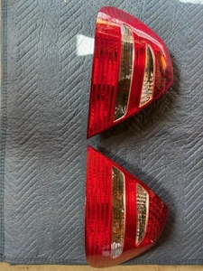 2003 2004 2005 2006 Mercedes-Benz E320 E500 E55 E350 Taillight Set - Picture 1 of 8
