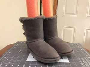 UGG Bailey Bow II Black Youth Girls Size 4 Fur Lined Boots 1017394K - Picture 1 of 10