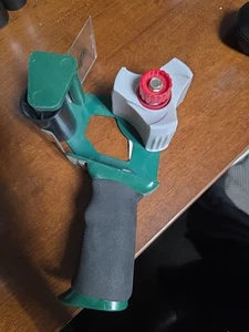 Dispensador de pistola de cinta estándar marca Duck para rollos de cinta de embalaje de hasta 2 pulgadas de ancho - Imagen 1 de 3