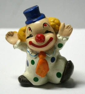 Keramik Zirkus Clown Figur gelbe Haare orange Krawatte gepunktet Outfit *Mangel* - Bild 1 von 5