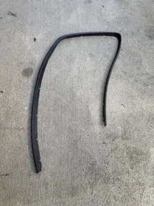 VOLVO VNL 2 GEN 04-18 LEFT DRIVER SIDE LED HEADLIGHT RUBBER SEAL TRIM, BLACK - Picture 1 of 2