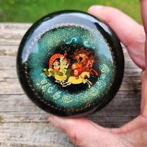 Vintage Palekh Russian one of a kind signed Lacquer Box With Hand-Painted Folk H - Picture 1 of 11