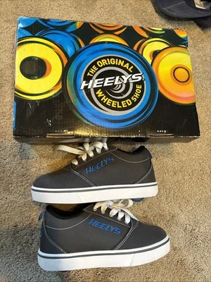 ¡Nuevo! Zapatos geniales de tacón juvenil talla 2 azul marino! Foto 1 de 2