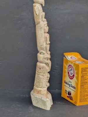 TÓTEM TALLADO EN PIEDRA TLINGIT HAIDA MUY ANTIGUO CON INCRUSTACIÓN DE ABULÓN 12" Foto 1 de 4