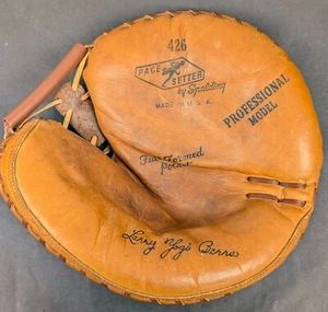 Vintage Yogi Berra HOF Yankees Spalding Model Catchers Mitt - Picture 1 of 5