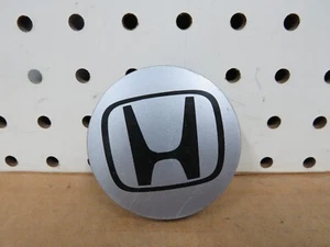 HONDA CRV/CIVIC/ELEMENT/ODYSSEY/PILOT/ACCORD HUB CAP 44732s9aa00 OEM - Picture 1 of 3
