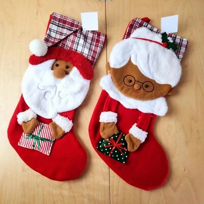 Medias de Navidad Hobby Lobby marrón tostado 3D de Papá Noel y señora Claus afroamericanas Foto 1 de 4