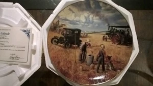 VINTAGE DANBURY NEUWERTIG SAMMLERTELLER REICHHALTIGE ERNTE VERGOLDETE RIM TRAKTOREN - Bild 1 von 5