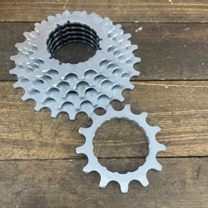 Cassetta vintage Suntour AP 24t 13 denti 24 denti parti filettatura su ingranaggio - Foto 1 di 11