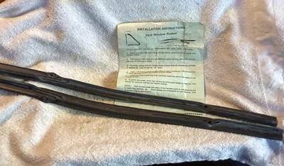 Sellos de ventana de ventilación delantera para Mercury y Monterey 1950-1951. WR 3311 Par Nuevo Foto 1 de 4