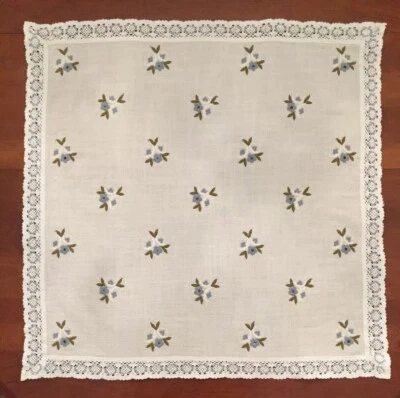 Mantel de lino ribete de encaje con bordado. Hecho en Austria. UBELHOR. "30"" X 30""" Foto 1 de 4