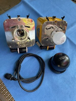 Fotoflash estroboscópico Two Alien Bees Pro blanco y amarillo 150 W Foto 1 de 4