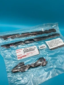 OEM 2016-2023 Toyota Tacoma Blackout Emblema Kit Insignia NEGRO PT948-35211-02 - Imagen 1 de 4