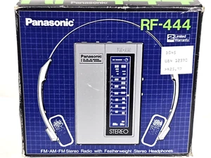 Radio estéreo Panasonic FM-AM-FM con auriculares estéreo de peso pluma RF-444 - Imagen 1 de 8