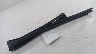 Nissan Rogue Door Glass Window Seal Rubber Right Passenger Front  2014 2015 2016 - Image 1 of 4