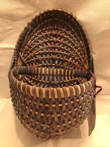 Israel Yoder Amish Wall Basket.  Very Unique Perfect For Mail, Keys, Or Flowers Cover