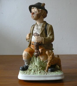 MELODY IN MOTION BUM WILLIE AS HUNTER BUISQUIT PORCELAIN FIGURINE MUSIC BOX - Picture 1 of 8