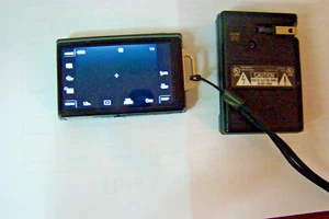 SONY CYBERSHOT DSC T200, BATTERY & CHARGER - Carl Zeiss Vario-Tessar - Picture 1 of 4