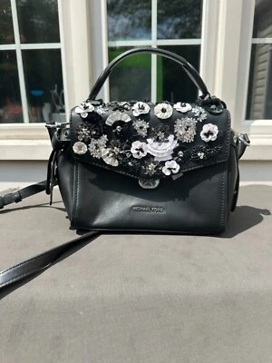 Bolso Michael Kors Cuero Bristol Embellecimiento Floral Nuevo con Etiquetas, Negro, Blanco, Plateado Foto 1 de 4