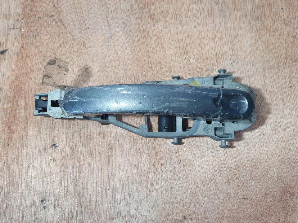 ПЕРЕДНЯЯ ВНЕШНЯЯ ДВЕРНАЯ РУЧКА VOLKSWAGEN JETTA LH 1 КМ, 02/06-07/11  - Изображение 1 из 1