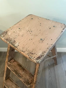 Primitive 3 Stufen Hocker Leiter lackiert Patina Chippy Rosa / Lachs Garten Shabby - Bild 1 von 11