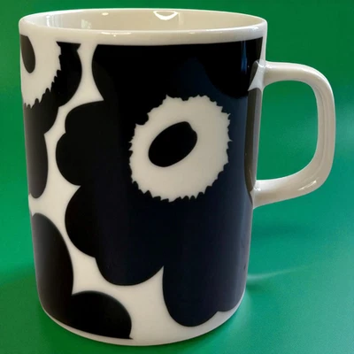 Taza Marimekko Unikko Oiva blanca y negra floral taza de té 070641 difícil de encontrar 8 oz Foto 1 de 4