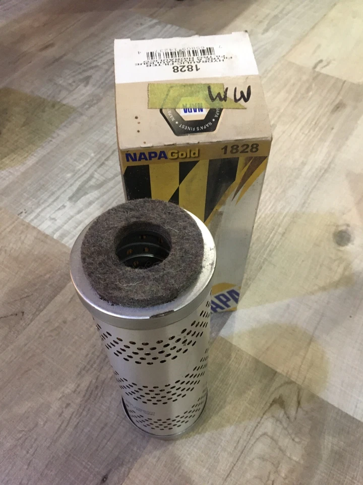 One New Napa Gold Oil Filter 1828 Minneapolis Moline 670 - Image 1 of 1
