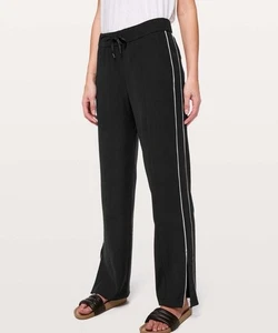 Lululemon On The Right Track Pant NWT Size 6 Womens Black White Travel Woven 31" - Picture 1 of 9