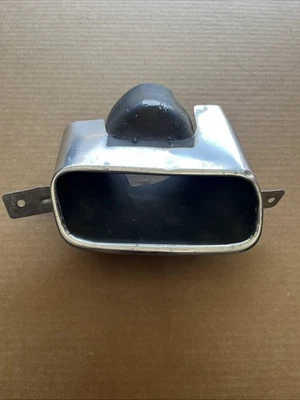 Dodge Challenger 2015-2023 tubo de escape derecho punta lado del pasajero trasero OEM Foto 1 de 4