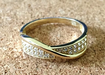 9ct 375 Yellow Gold 24 Stone White Cubic Zirconia Eternity Band Ring Size M 1/2 - Image 1 of 4