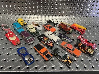 1960s Lesney Matchbox Series No 12 BLUE SAFARI LAND ROVER + 19 Random HW, MB Lot - Image 1 of 4