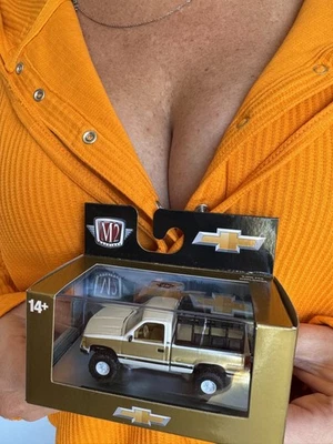 1/64 OBS M2 Machines White W/ Gold Stripe R90 1993 Chevrolet Silverado 1500 4x4 - Image 1 of 4