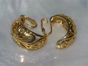 Vintage Cut-Out Flower Goldtone Tapered Hoop Clip Earrings – 1 and 1/8th’s x 5/8 - Picture 1 of 5