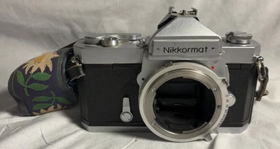 Cuerpo de cámara fotográfica Nikkormat FTN-F Mount plateado con zapata de accesorios Nikon sin probar Foto 1 de 4