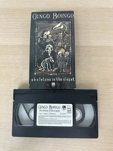 Oingo Boingo - Skeletons in the Closet - VHS, 1989 - Danny Elfman 80s New Wave - Foto 1 di 6