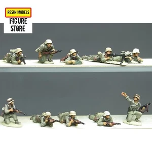 Resinmodelle im Maßstab 1:72 10 Stück Soldaten im Angriff WWII, unbemalt zusammengebaut - Bild 1 von 2