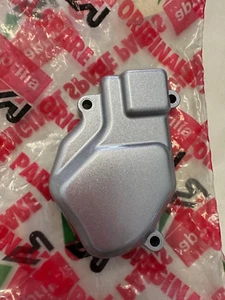8106229 COPERCHIO POMPA MISCELATORE ORIGINALE APRILIA PEGASO RX TUAREG RALLY - Picture 1 of 3