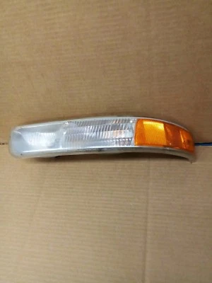 Chevrolet Tahoe 2001 pasajero lado derecho luz de giro y estacionamiento Foto 1 de 3