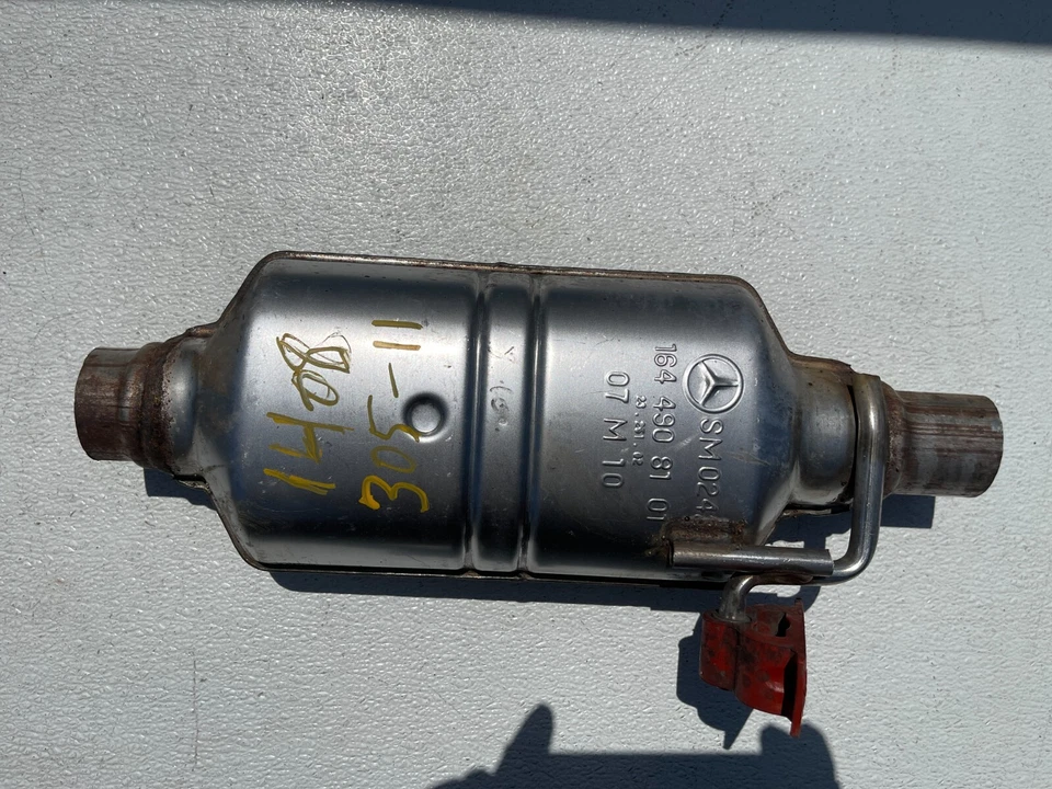 SILENCIADOR RESONADOR ESCAPE MERCEDES BENZ R350 ML350 200KW 2008 1644908101 Foto 1 de 4