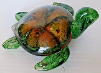 Vidro soprado tartaruga marinha verde média 6,5" comprimento pesado estatueta peso de papel muito bom estado usado - Imagem 1 de 4