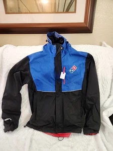 Domino's Gear Kapuzenjacke Regenmantel Herren Small blau schwarz Pizza Lieferung - Bild 1 von 3